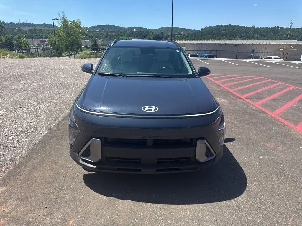 2025 Hyundai Kona SEL thumbnail 2