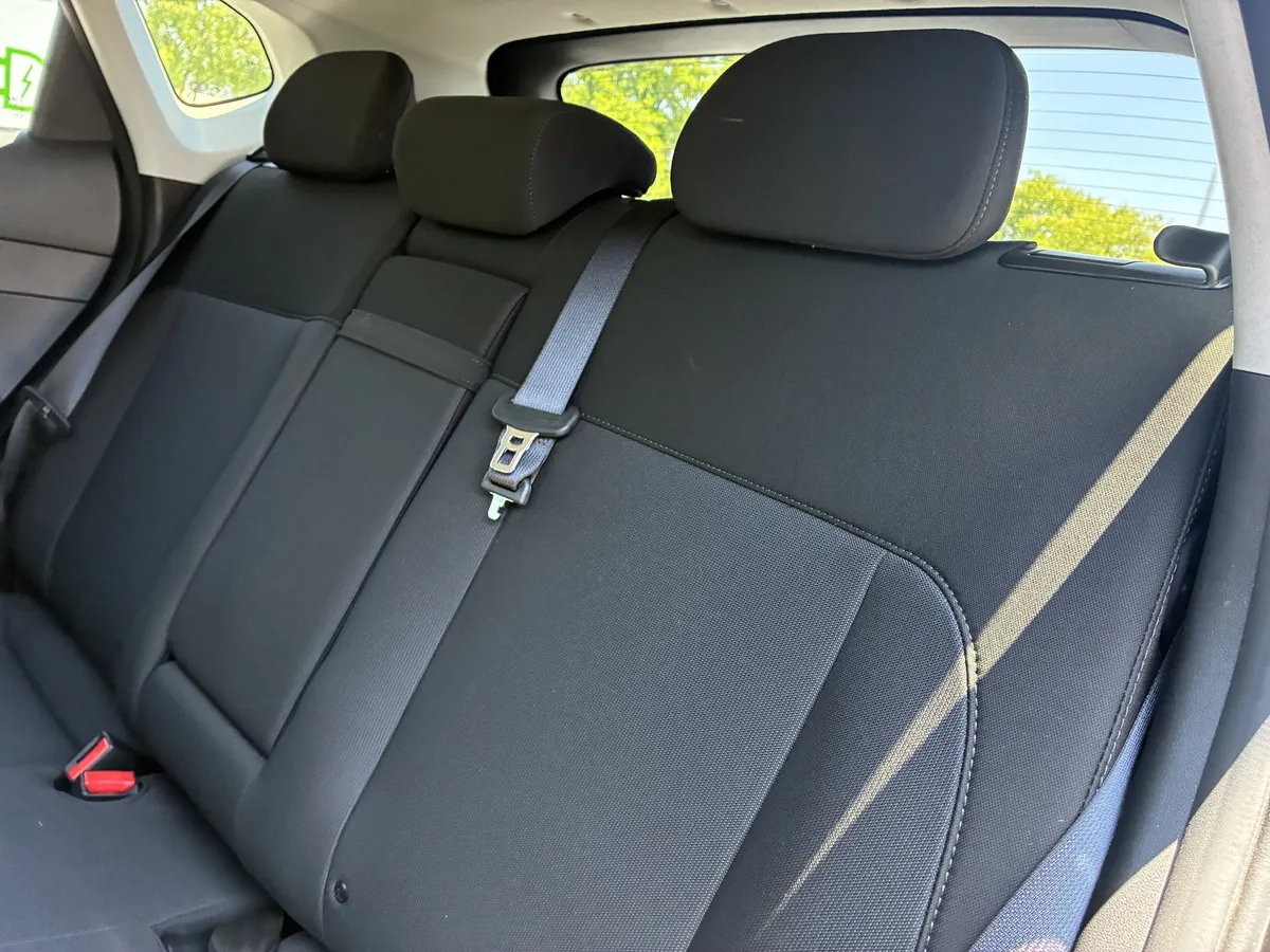 2025 Hyundai Kona SEL Convenience thumbnail 10