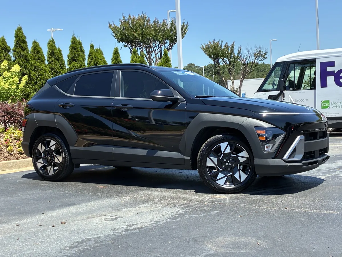 2025 Hyundai Kona SEL Convenience thumbnail 2