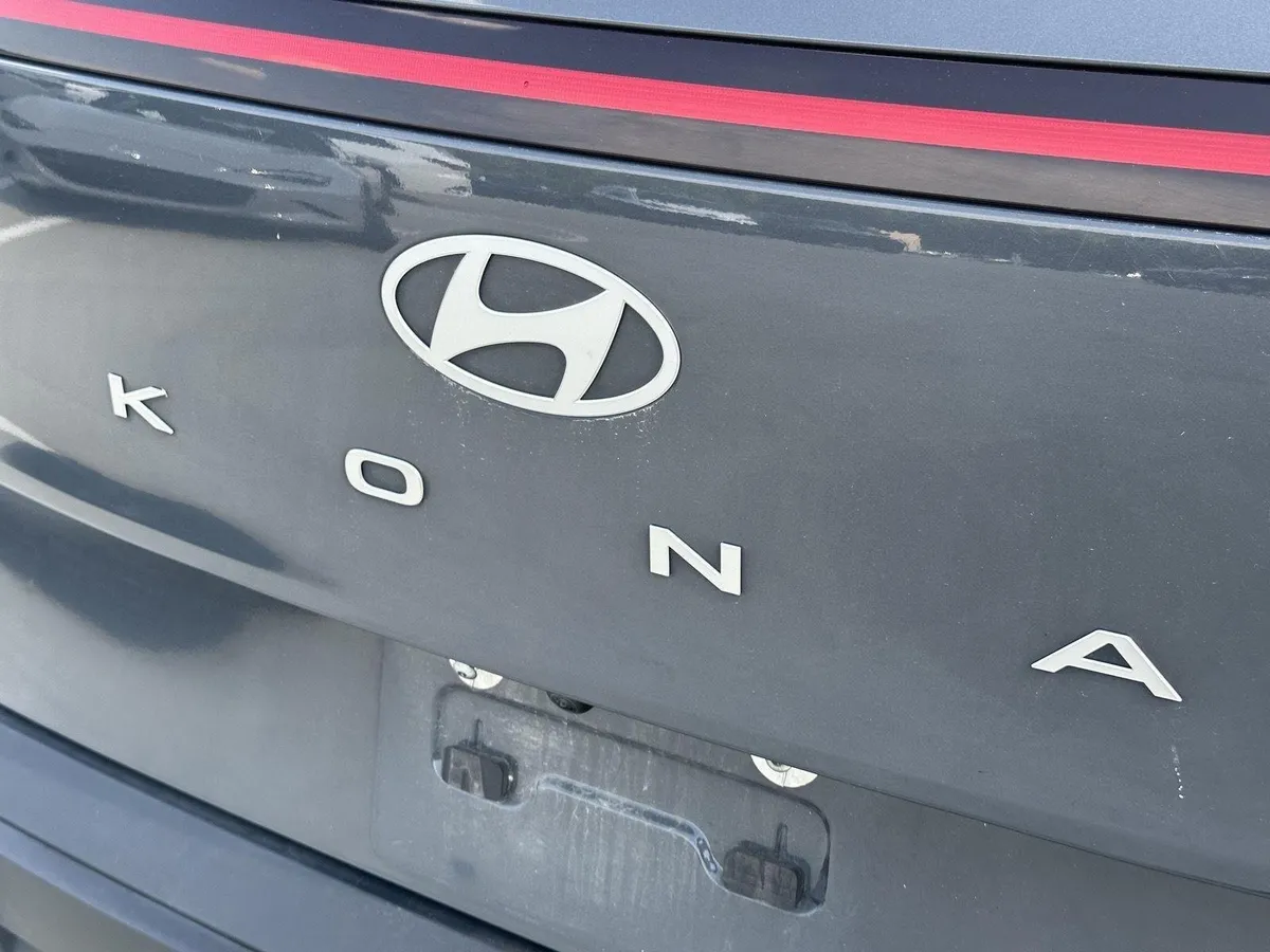 2025 Hyundai Kona SEL thumbnail 10