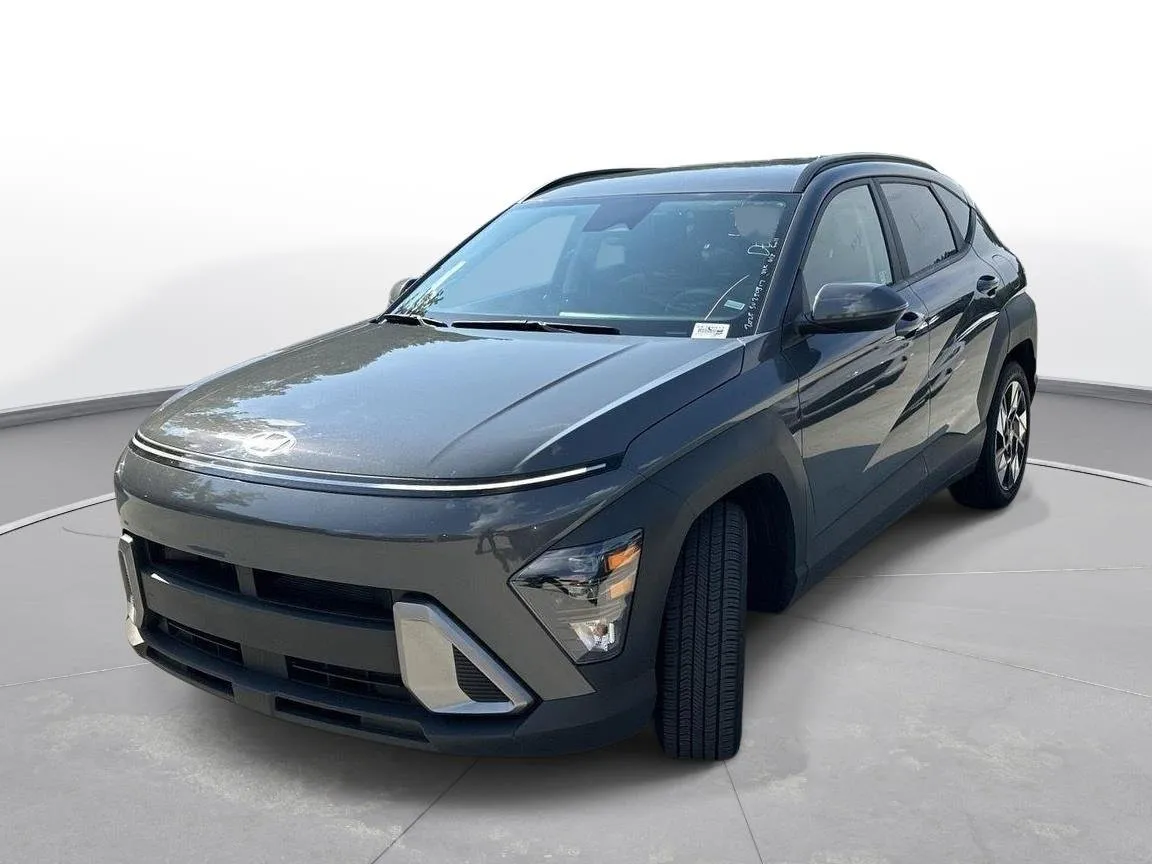 2025 Hyundai Kona SEL thumbnail 2