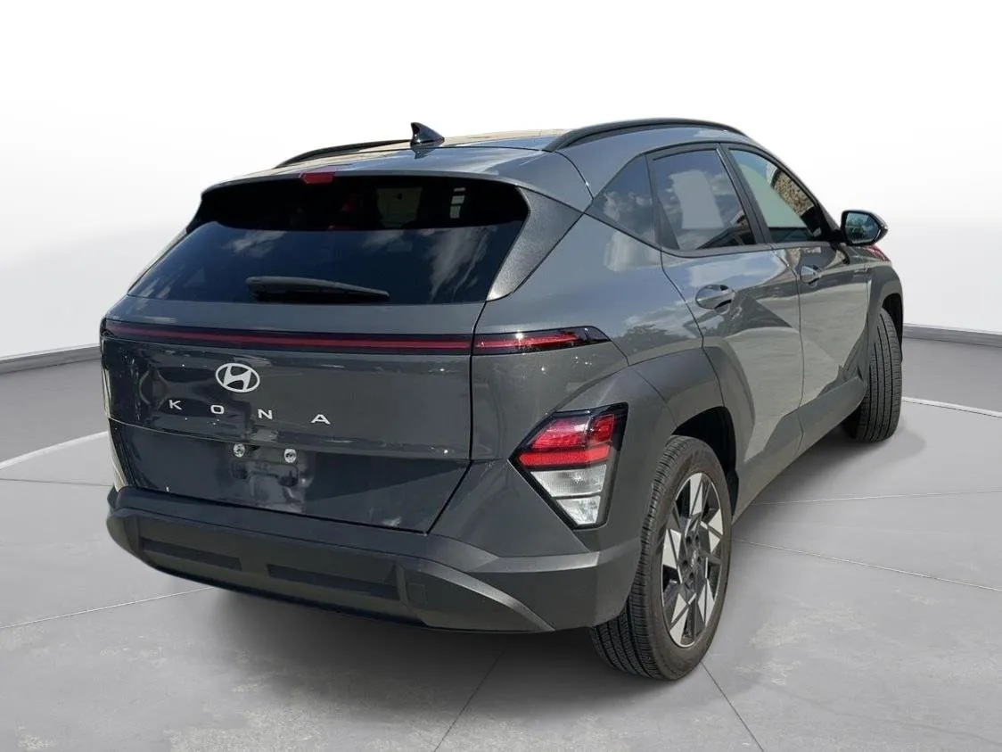 2025 Hyundai Kona SEL thumbnail 6