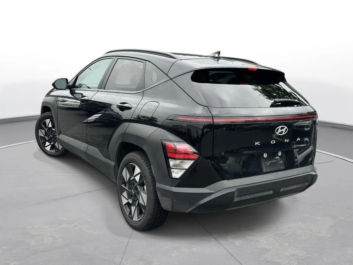 2025 Hyundai Kona SEL thumbnail 8