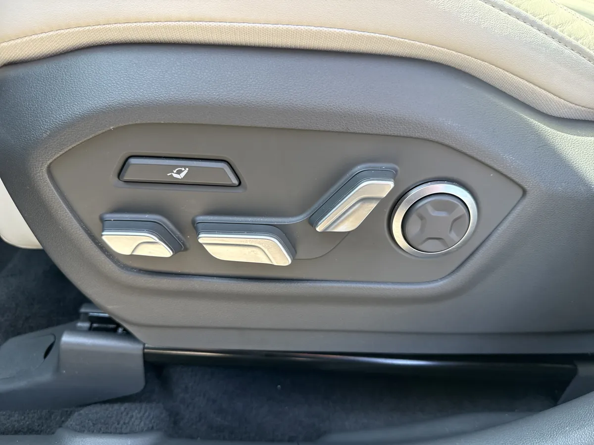 2025 Hyundai Santa Fe Hybrid Calligraphy thumbnail 10