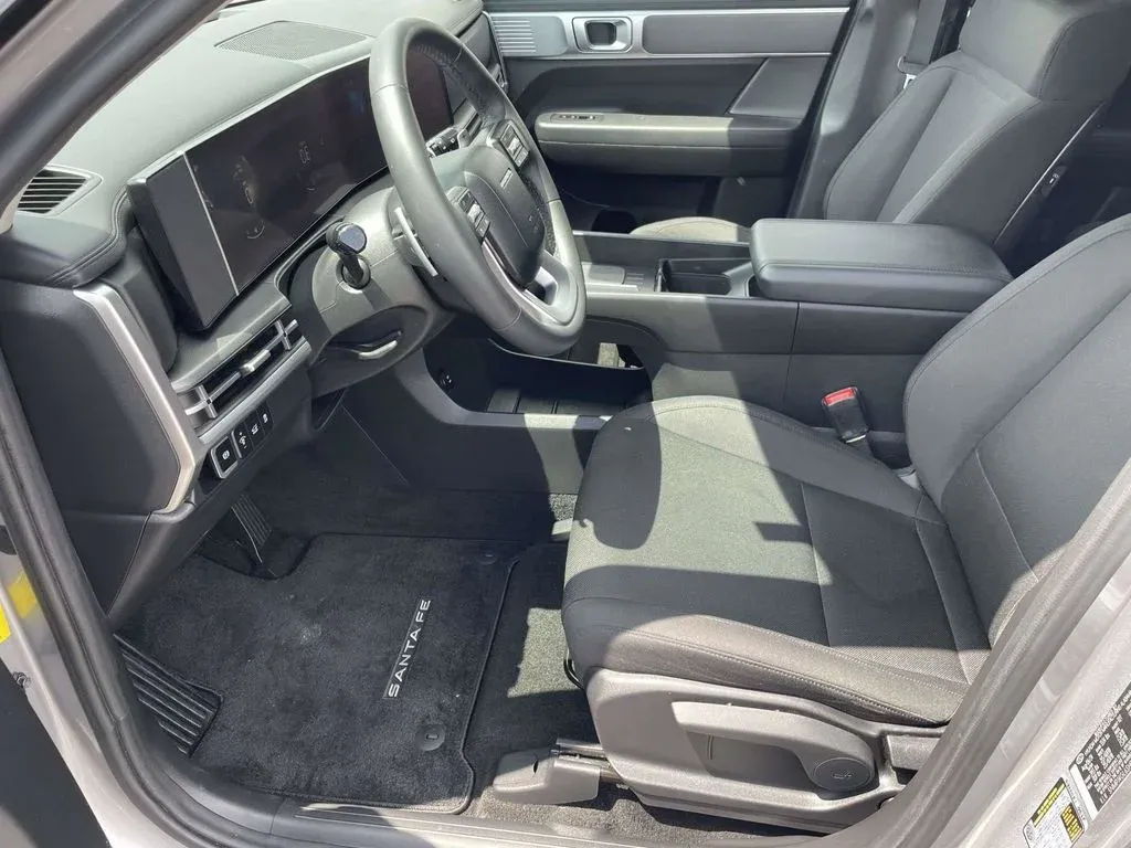 2025 Hyundai Santa Fe SE thumbnail 13