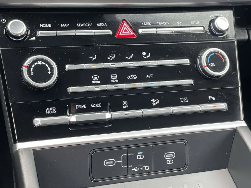 2025 Hyundai Santa Fe SE thumbnail 18