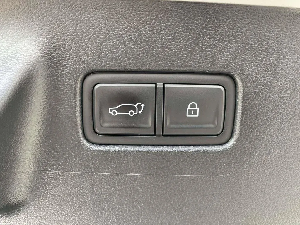 2025 Hyundai Santa Fe SE thumbnail 29