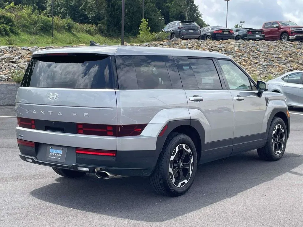 2025 Hyundai Santa Fe SE thumbnail 3