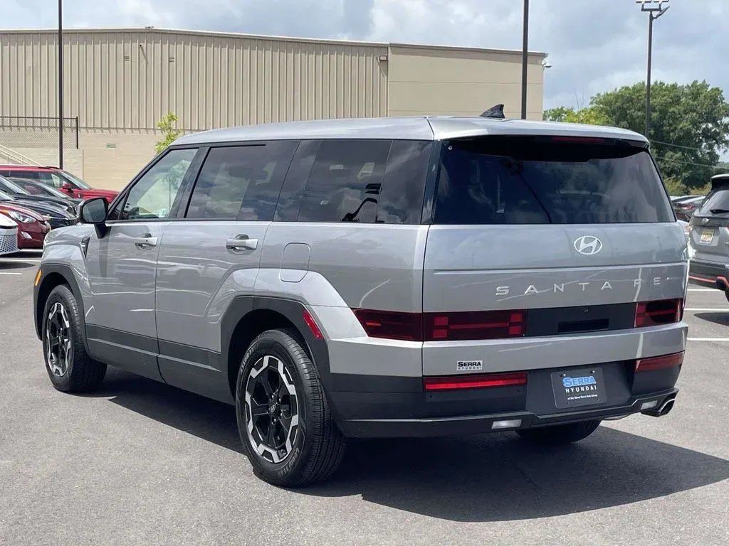 2025 Hyundai Santa Fe SE thumbnail 5