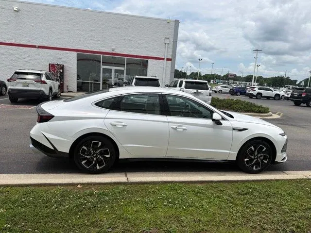 2025 Hyundai Sonata SEL thumbnail 10