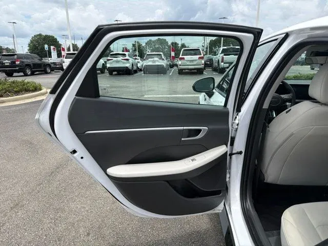 2025 Hyundai Sonata SEL thumbnail 16