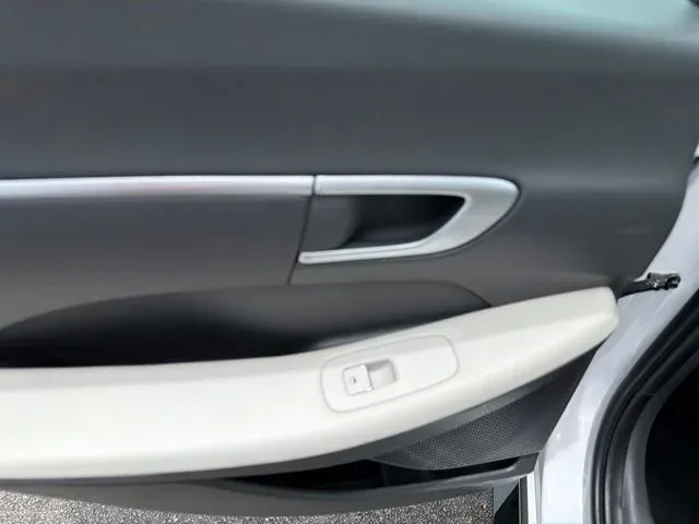 2025 Hyundai Sonata SEL thumbnail 18