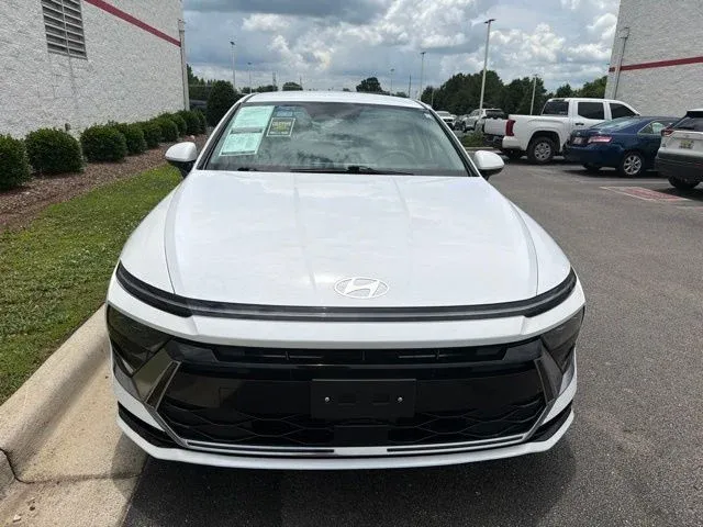 2025 Hyundai Sonata SEL thumbnail 2