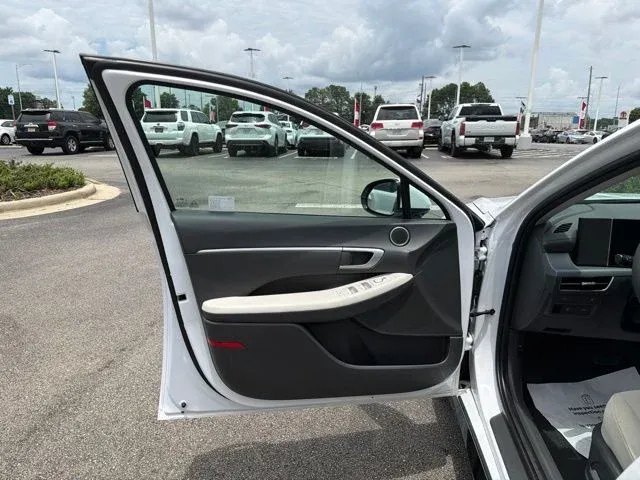 2025 Hyundai Sonata SEL thumbnail 24