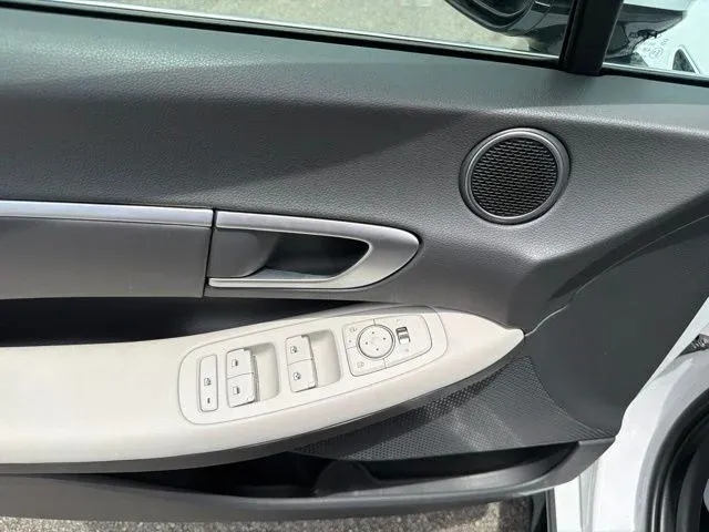2025 Hyundai Sonata SEL thumbnail 26