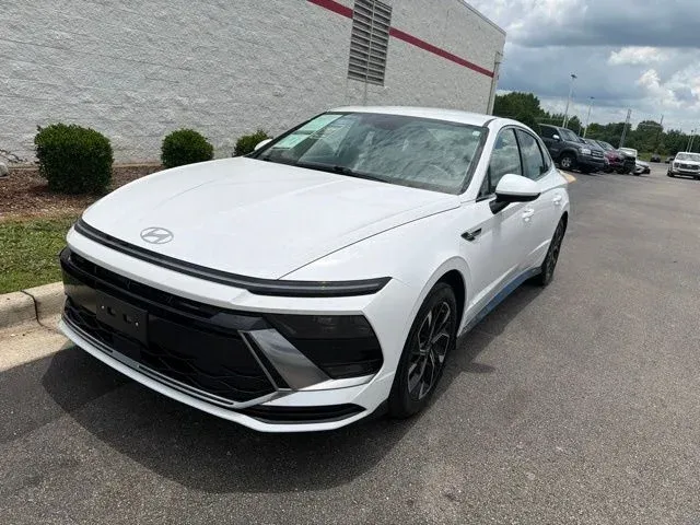 2025 Hyundai Sonata SEL thumbnail 3