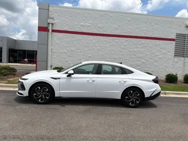 2025 Hyundai Sonata SEL thumbnail 4