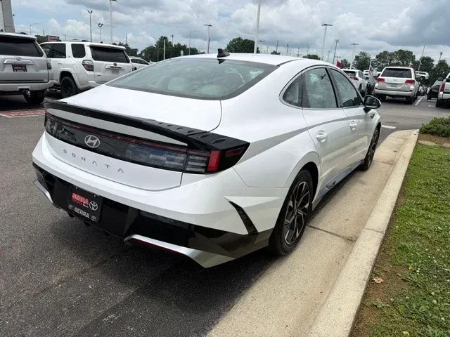 2025 Hyundai Sonata SEL thumbnail 9