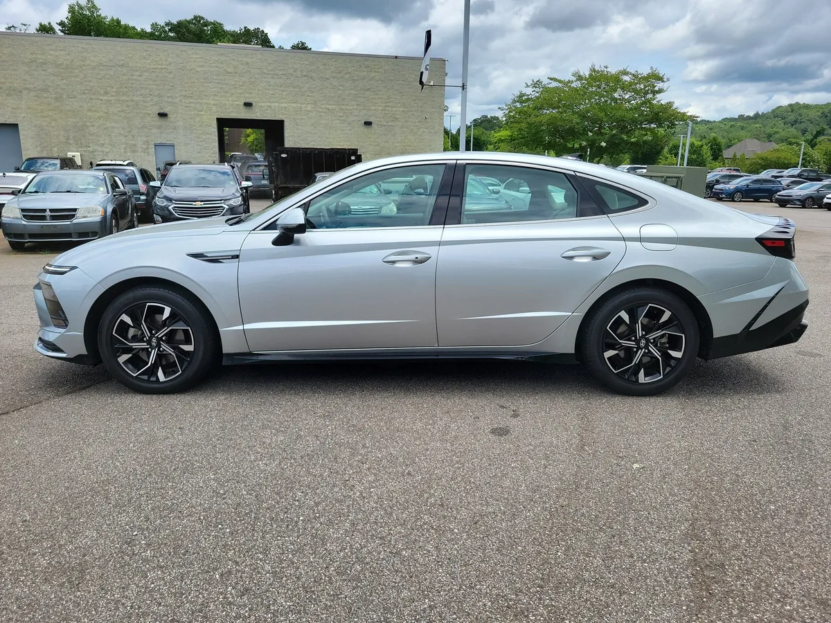 2025 Hyundai Sonata SEL thumbnail 2