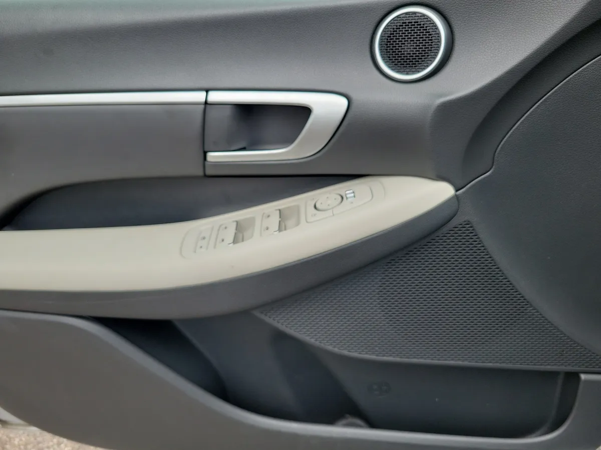 2025 Hyundai Sonata SEL thumbnail 25