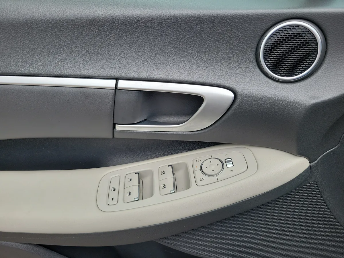 2025 Hyundai Sonata SEL thumbnail 26