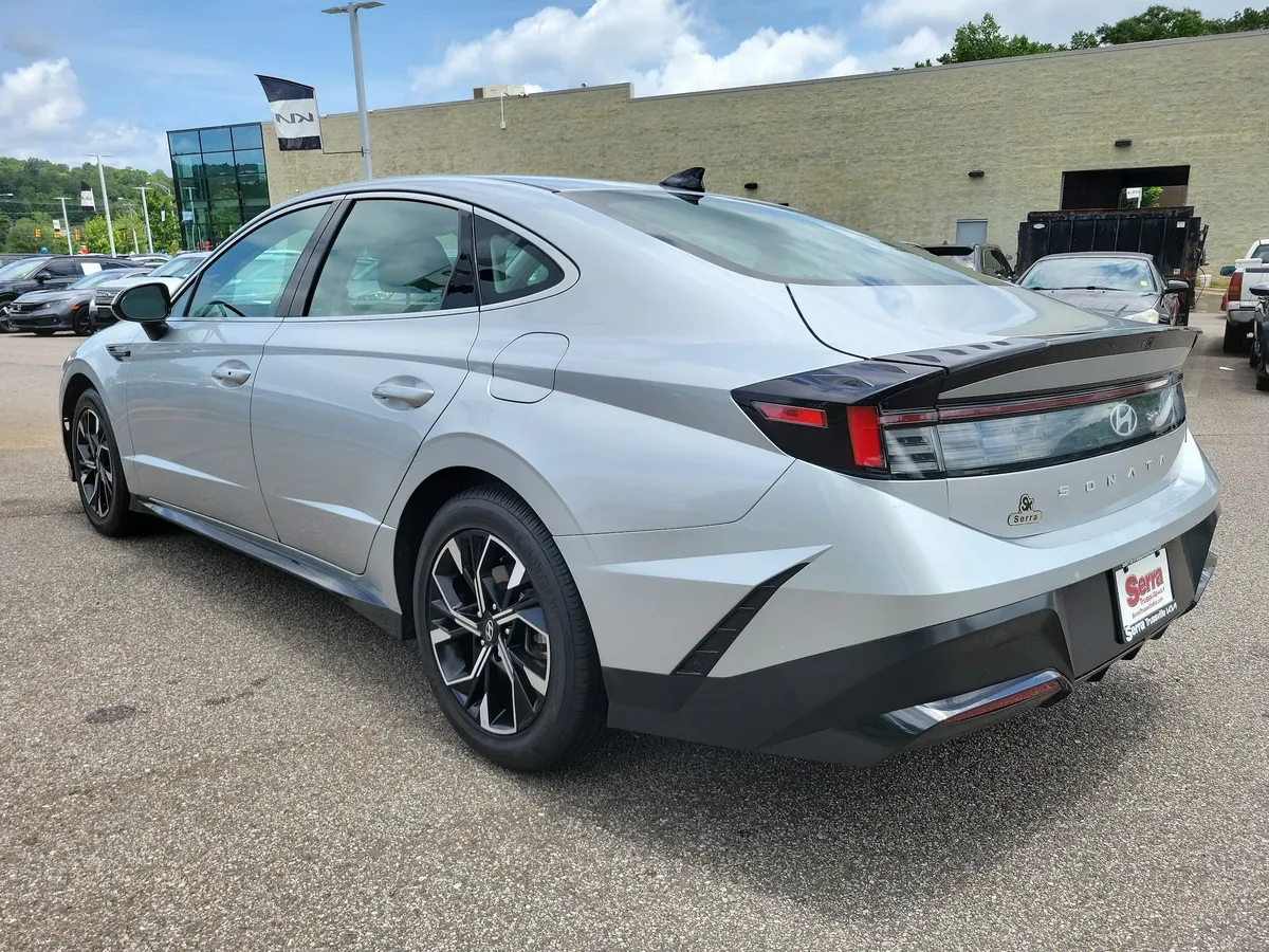 2025 Hyundai Sonata SEL thumbnail 3