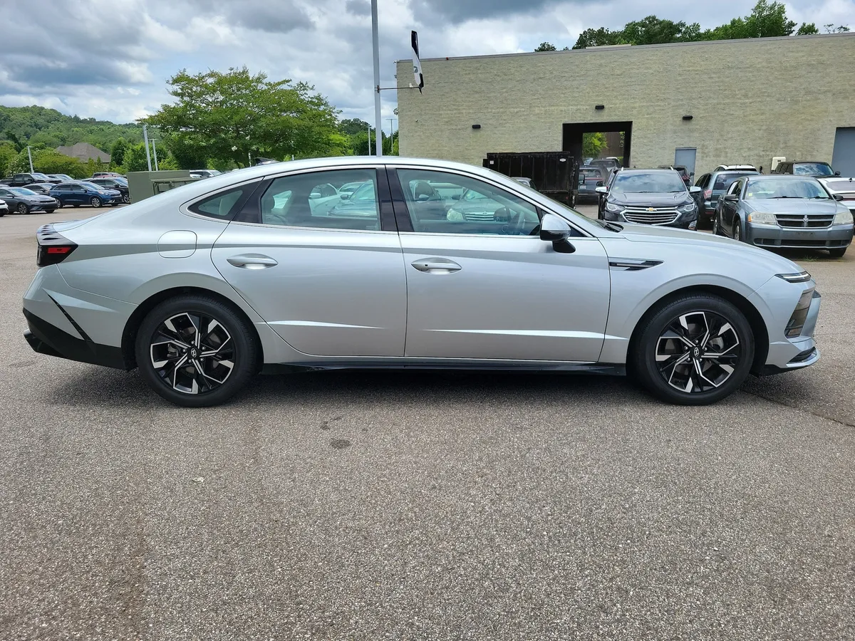 2025 Hyundai Sonata SEL thumbnail 6