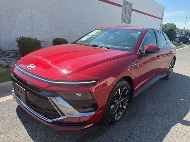 2025 Hyundai Sonata SEL thumbnail 3