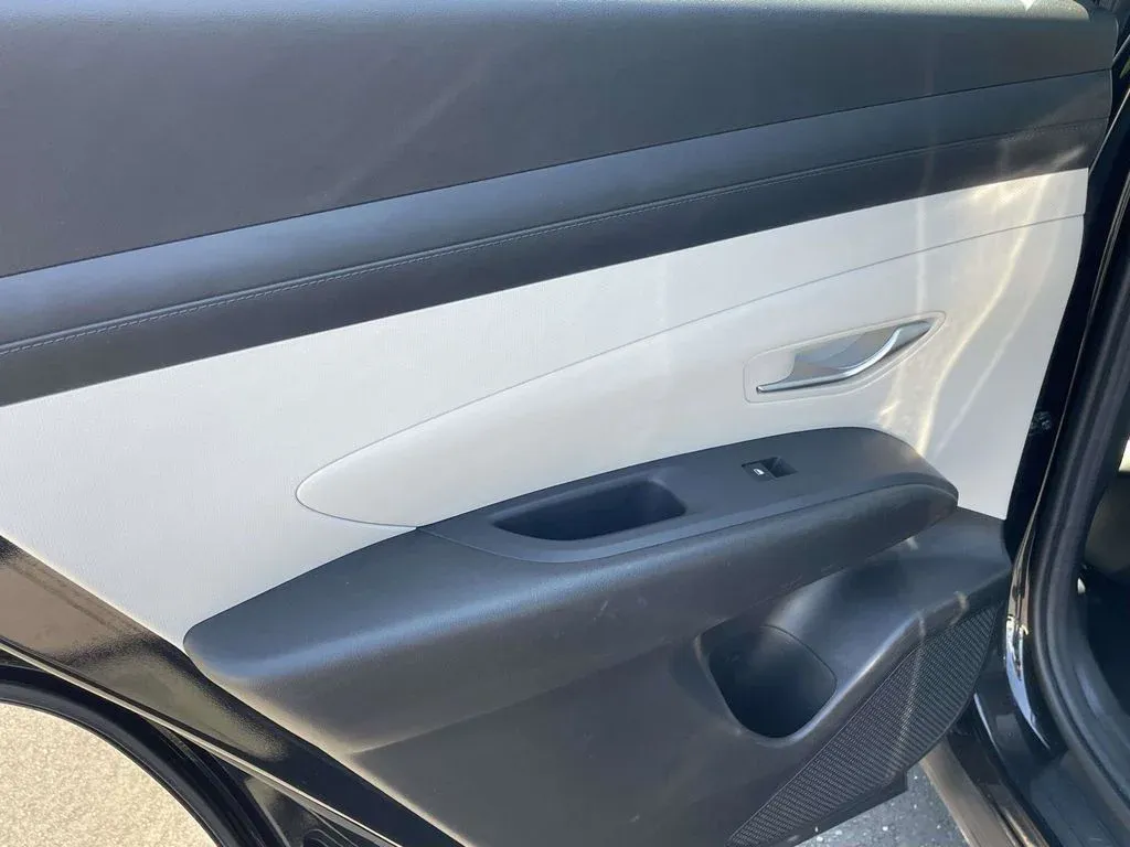 2025 Hyundai Tucson SE thumbnail 11