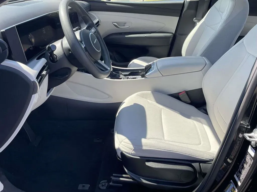 2025 Hyundai Tucson SE thumbnail 12