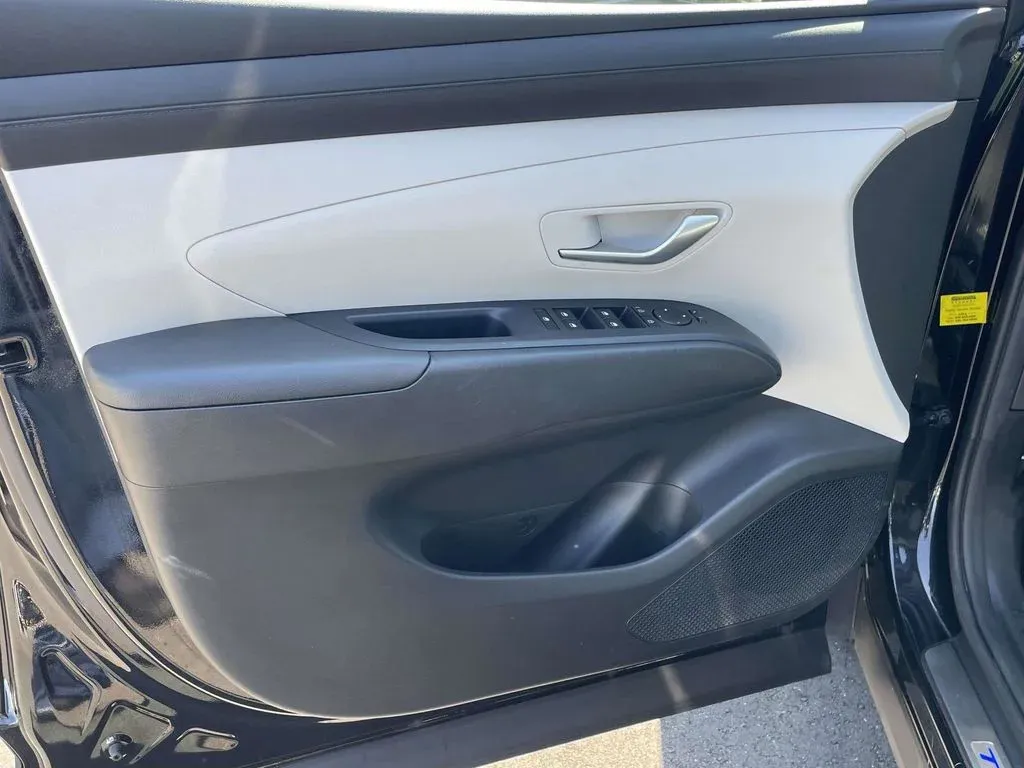 2025 Hyundai Tucson SE thumbnail 13