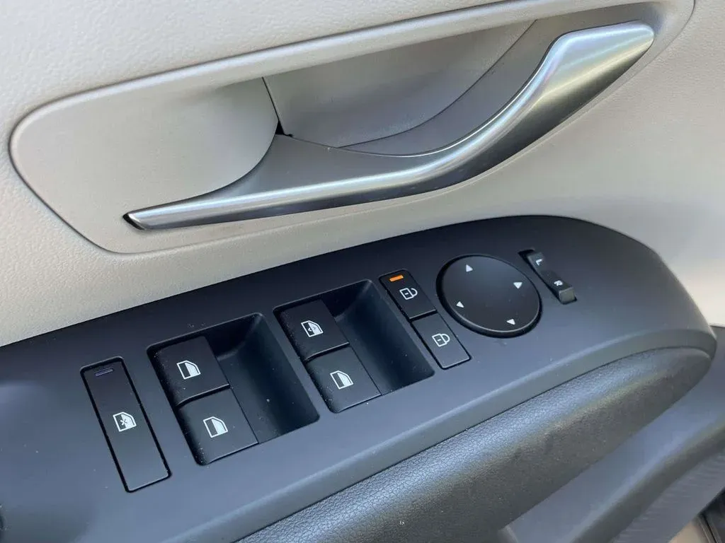 2025 Hyundai Tucson SE thumbnail 14