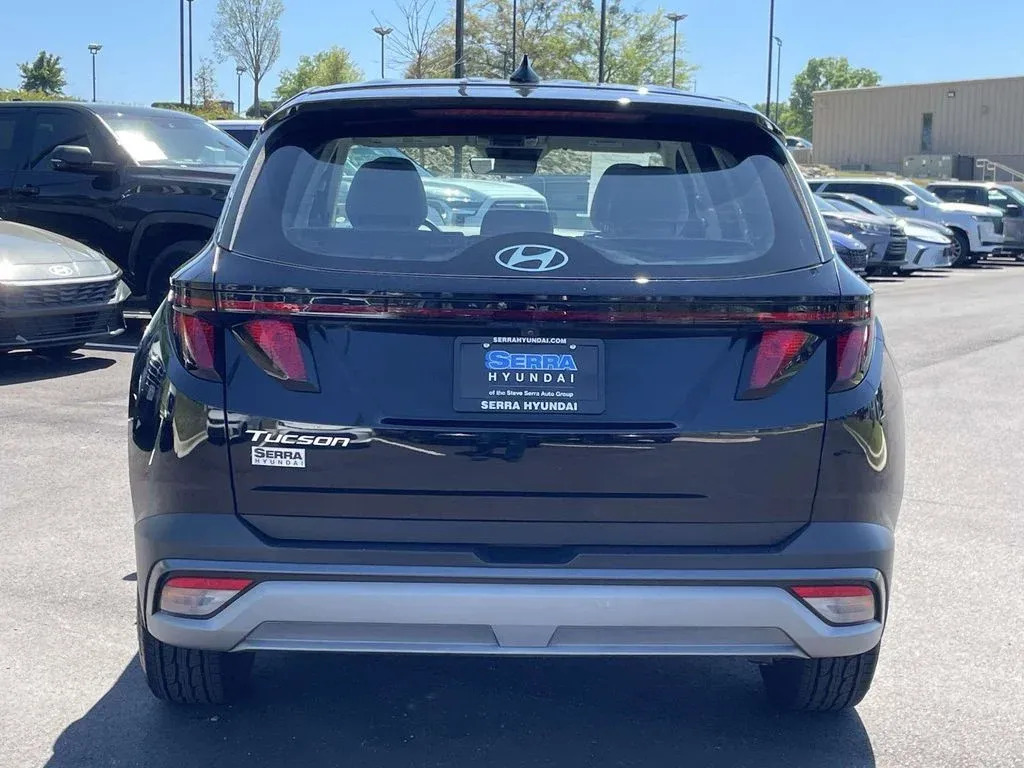 2025 Hyundai Tucson SE thumbnail 4