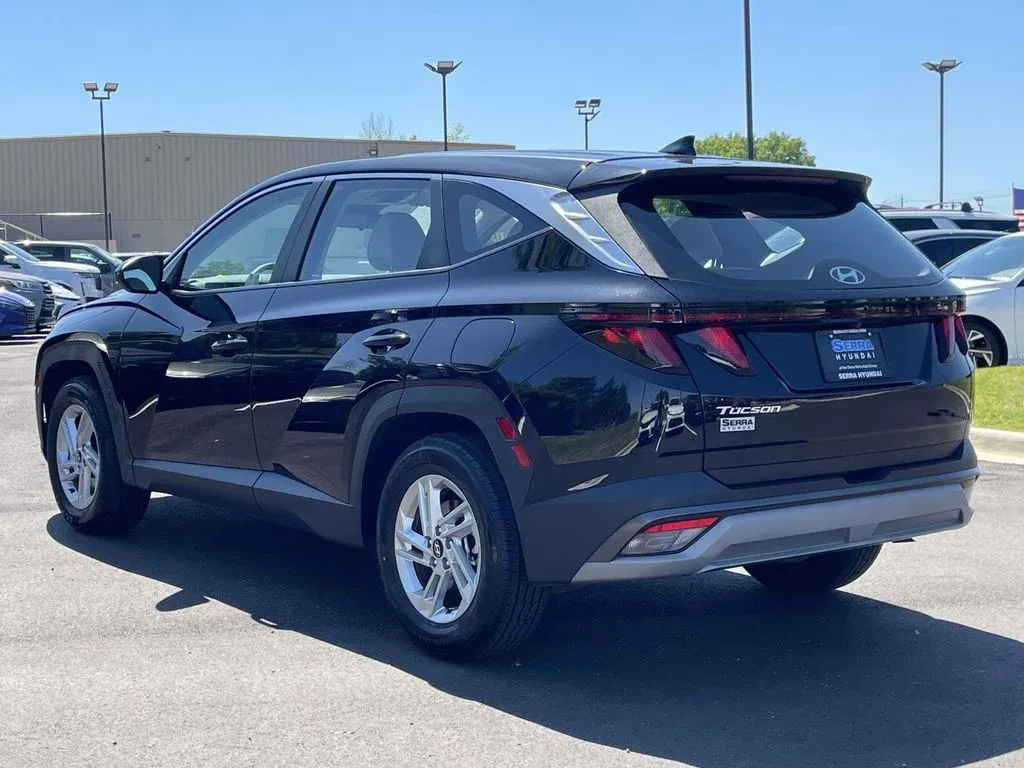 2025 Hyundai Tucson SE thumbnail 5