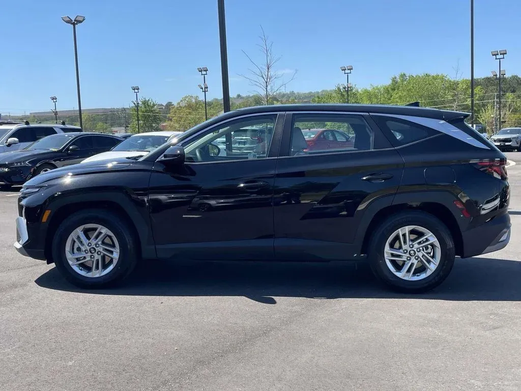2025 Hyundai Tucson SE thumbnail 6