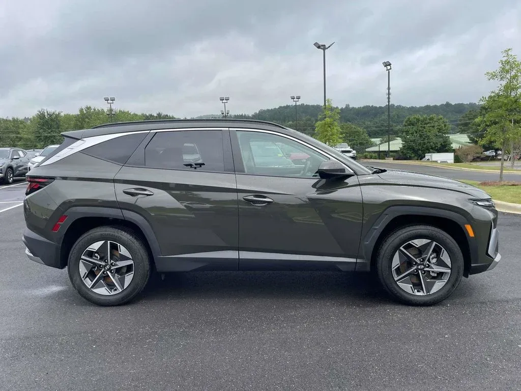 2025 Hyundai Tucson SEL thumbnail 2