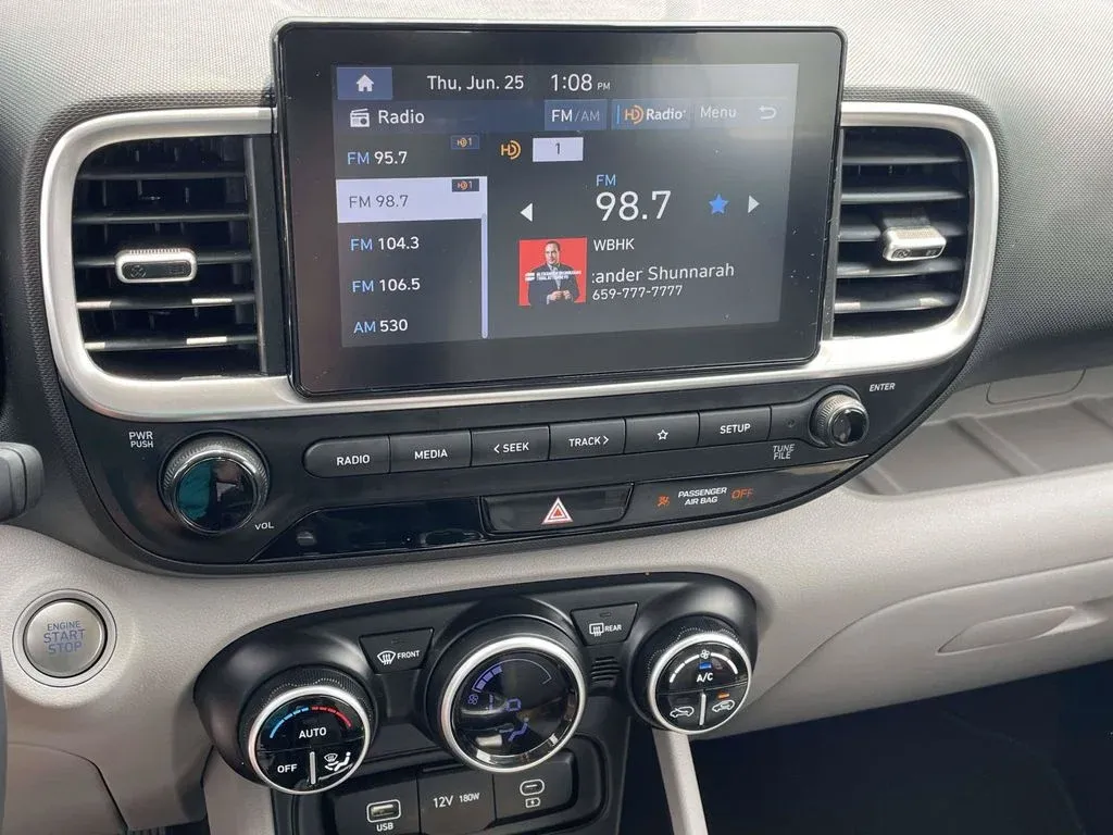 2025 Hyundai Venue SEL thumbnail 17