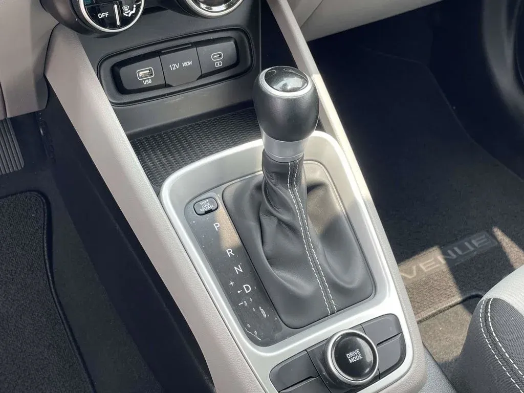 2025 Hyundai Venue SEL thumbnail 20