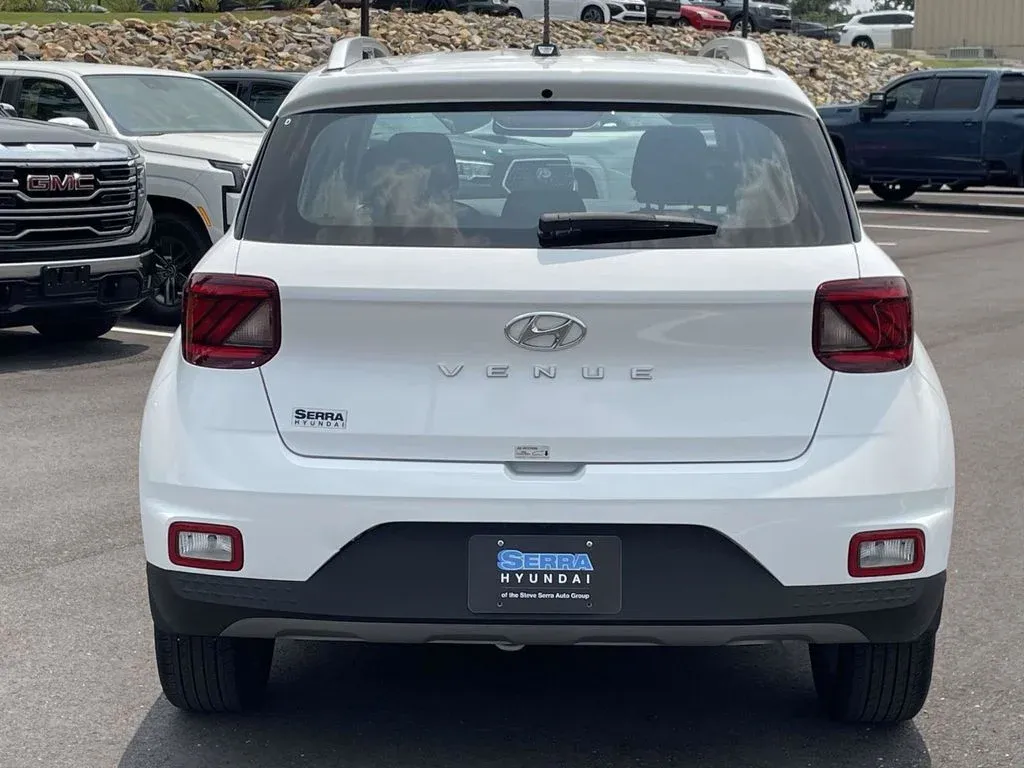 2025 Hyundai Venue SEL thumbnail 4