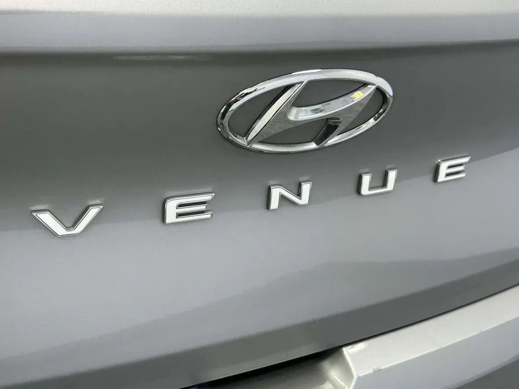 2025 Hyundai Venue SEL thumbnail 10