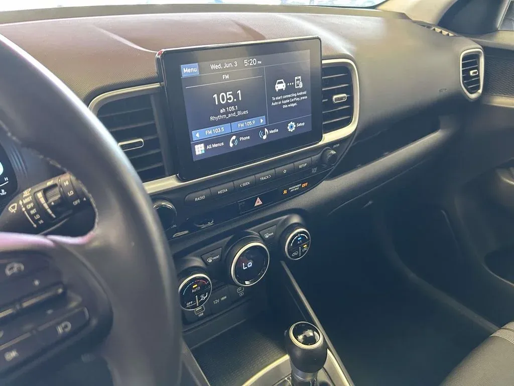 2025 Hyundai Venue SEL thumbnail 23