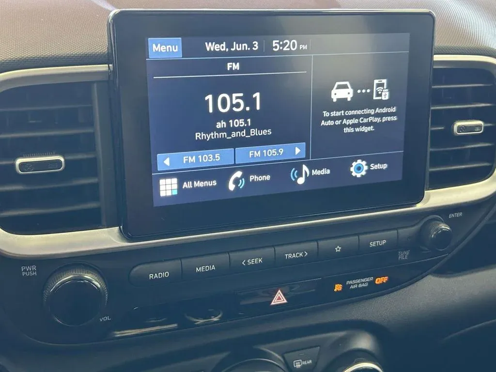 2025 Hyundai Venue SEL thumbnail 26