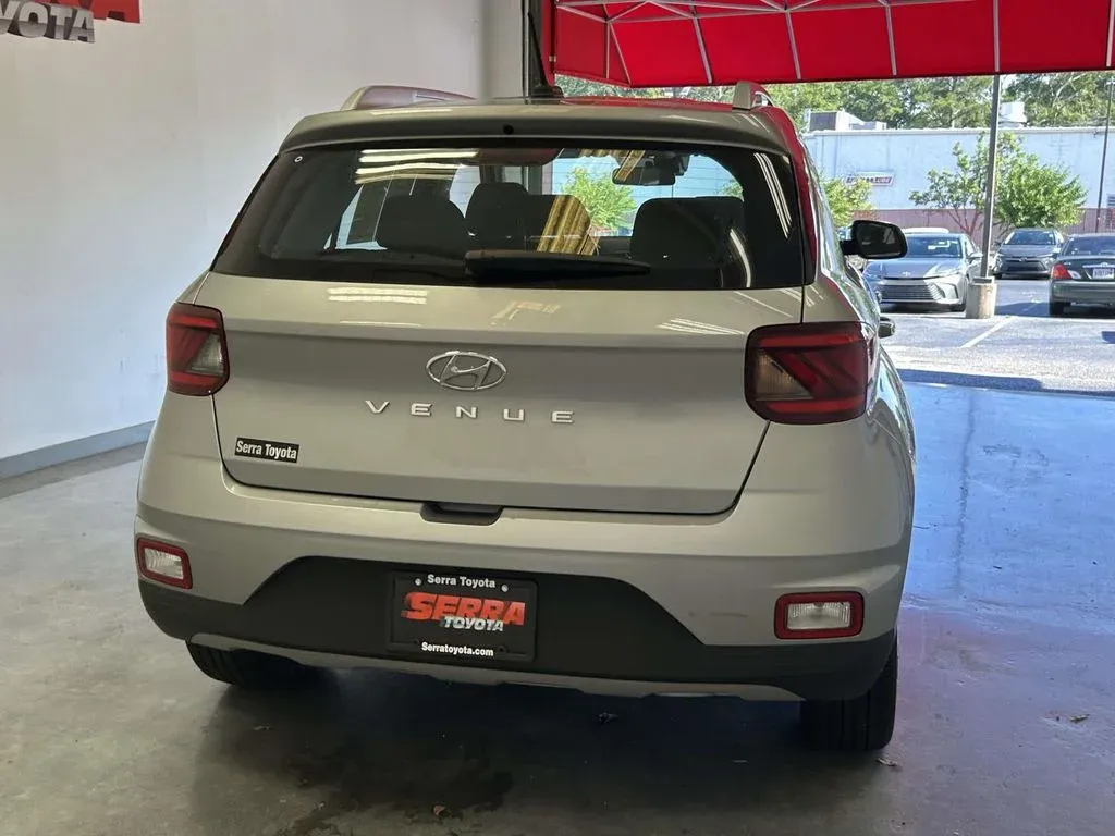 2025 Hyundai Venue SEL thumbnail 4