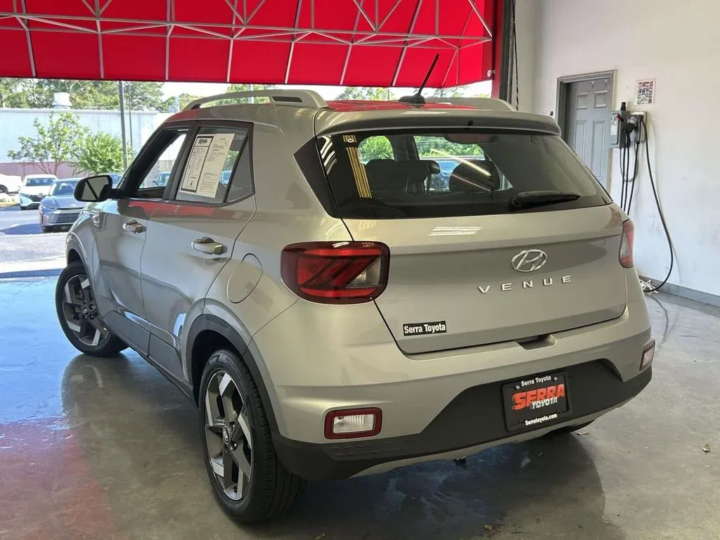2025 Hyundai Venue SEL thumbnail 5