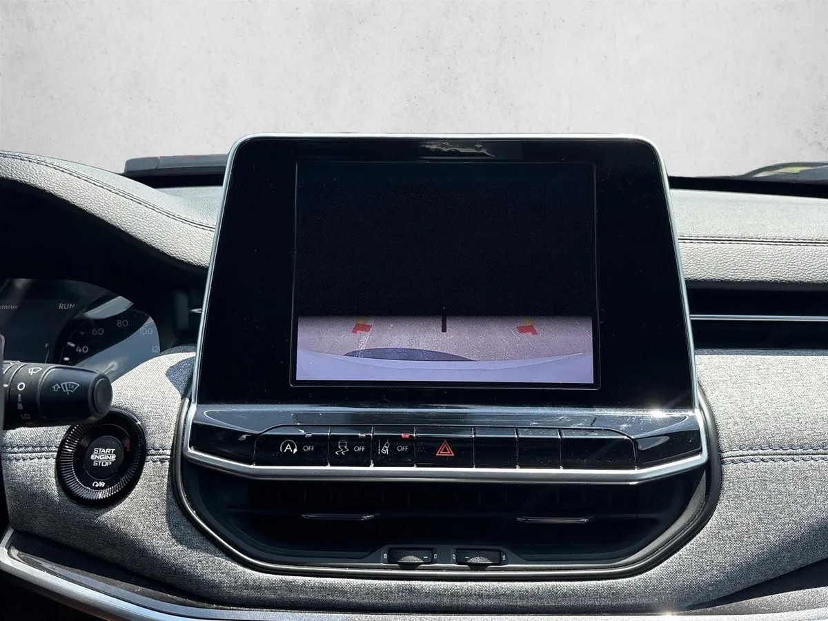 2025 Jeep Compass Latitude thumbnail 14
