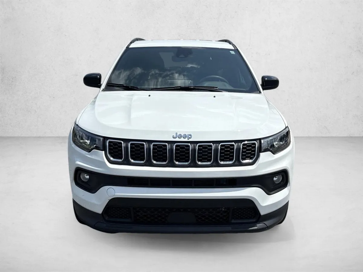 2025 Jeep Compass Latitude thumbnail 2