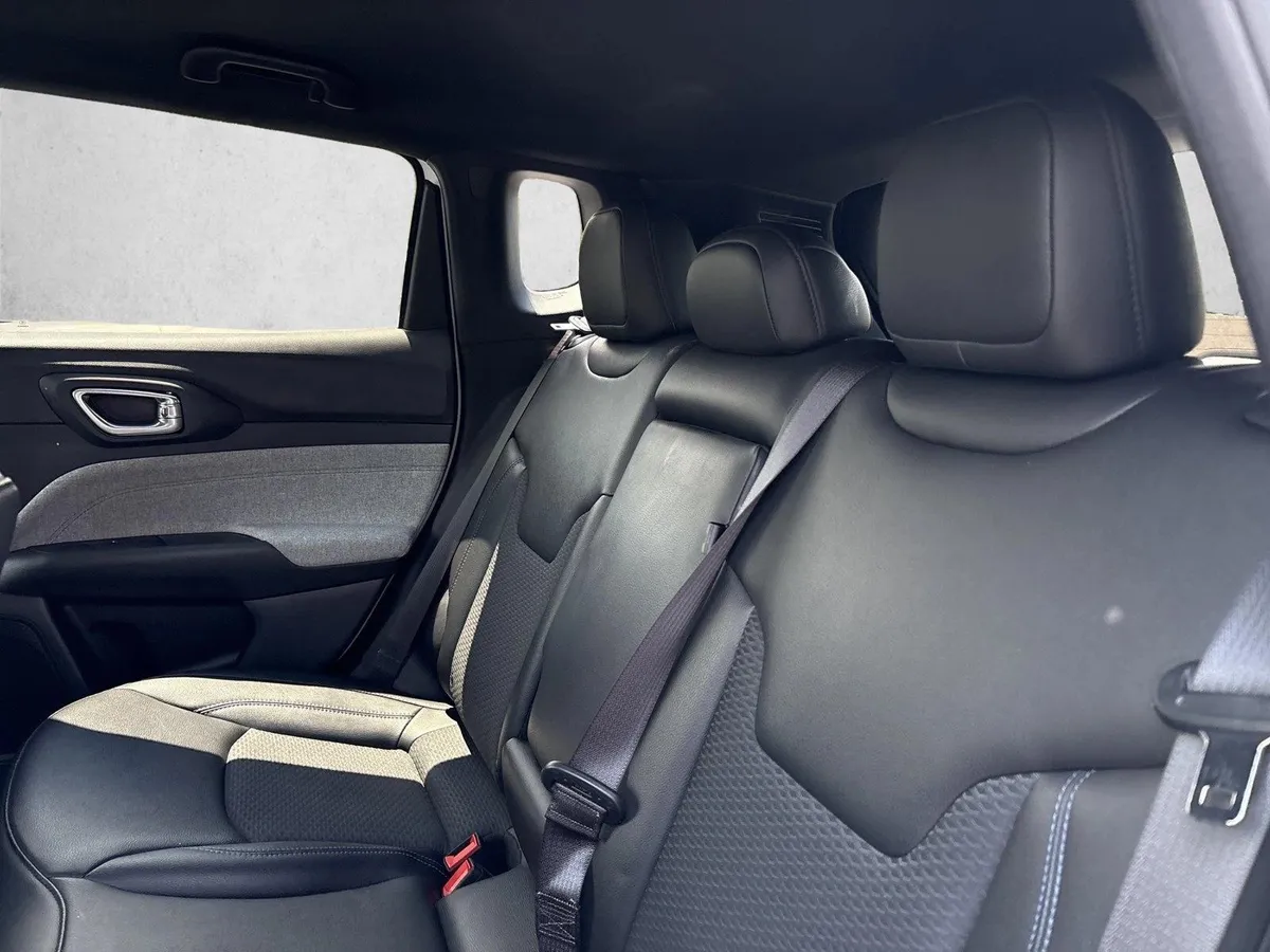2025 Jeep Compass Latitude thumbnail 20