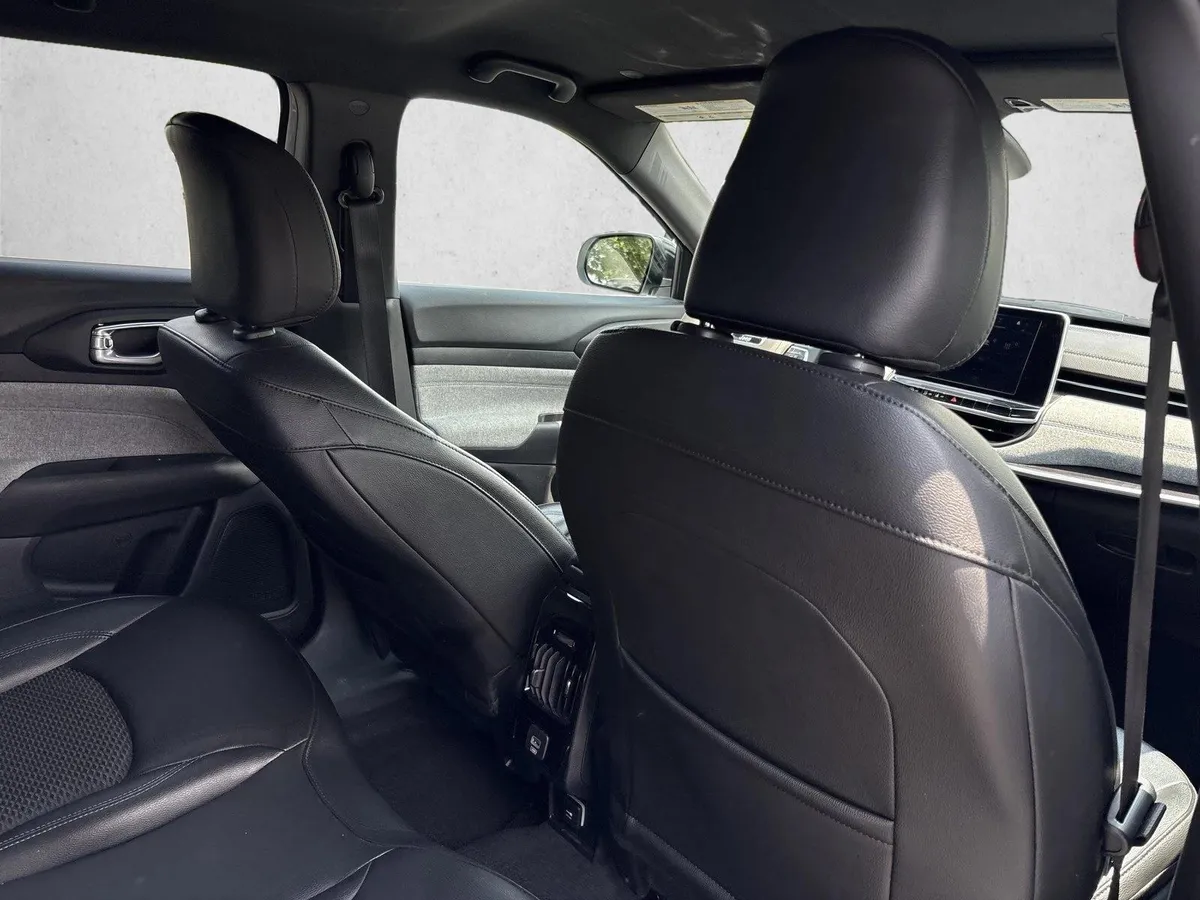 2025 Jeep Compass Latitude thumbnail 22