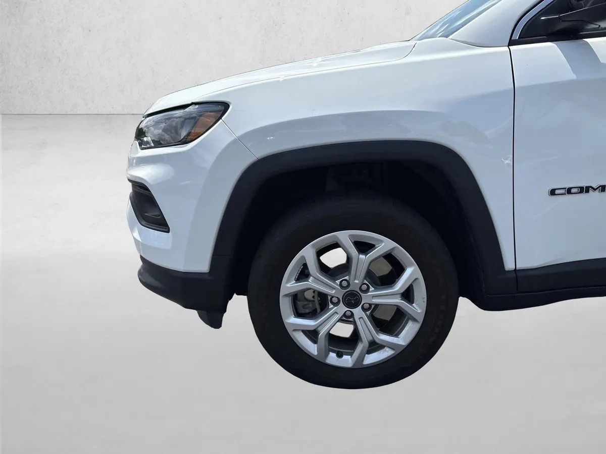 2025 Jeep Compass Latitude thumbnail 25