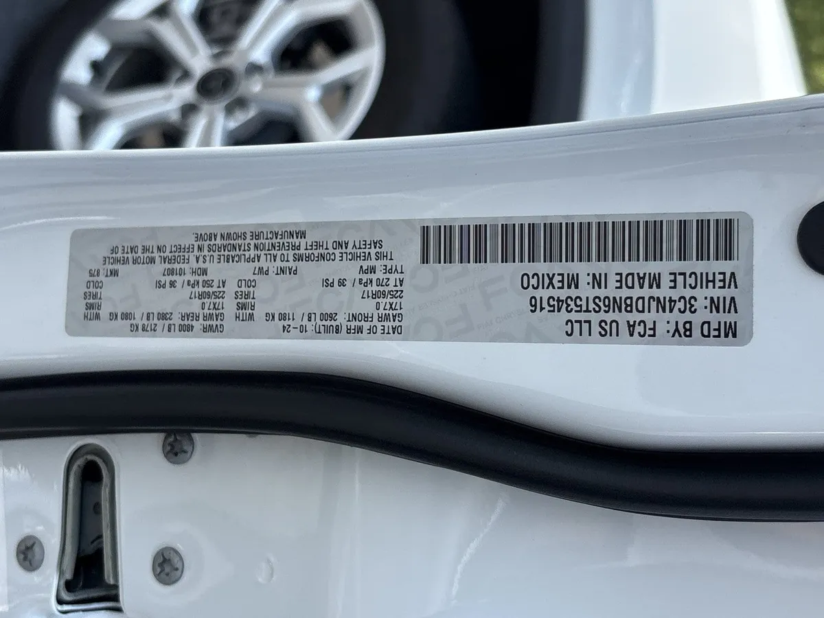 2025 Jeep Compass Latitude thumbnail 26